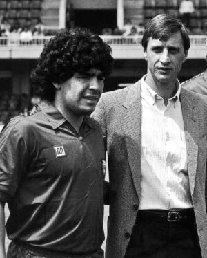 Éric Cantona Instagram - Johan Cruyff, now Diego Maradona. The football I love does not exist anymore.