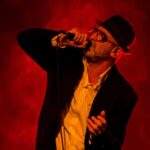 Éric Cantona Instagram - Merci Lyon ❤️ See you Tuesday in Geneva @live_side_webzine @jeffassy @julienperraudeau @clarissefieurgant @alainlalala @bleucitronproductions