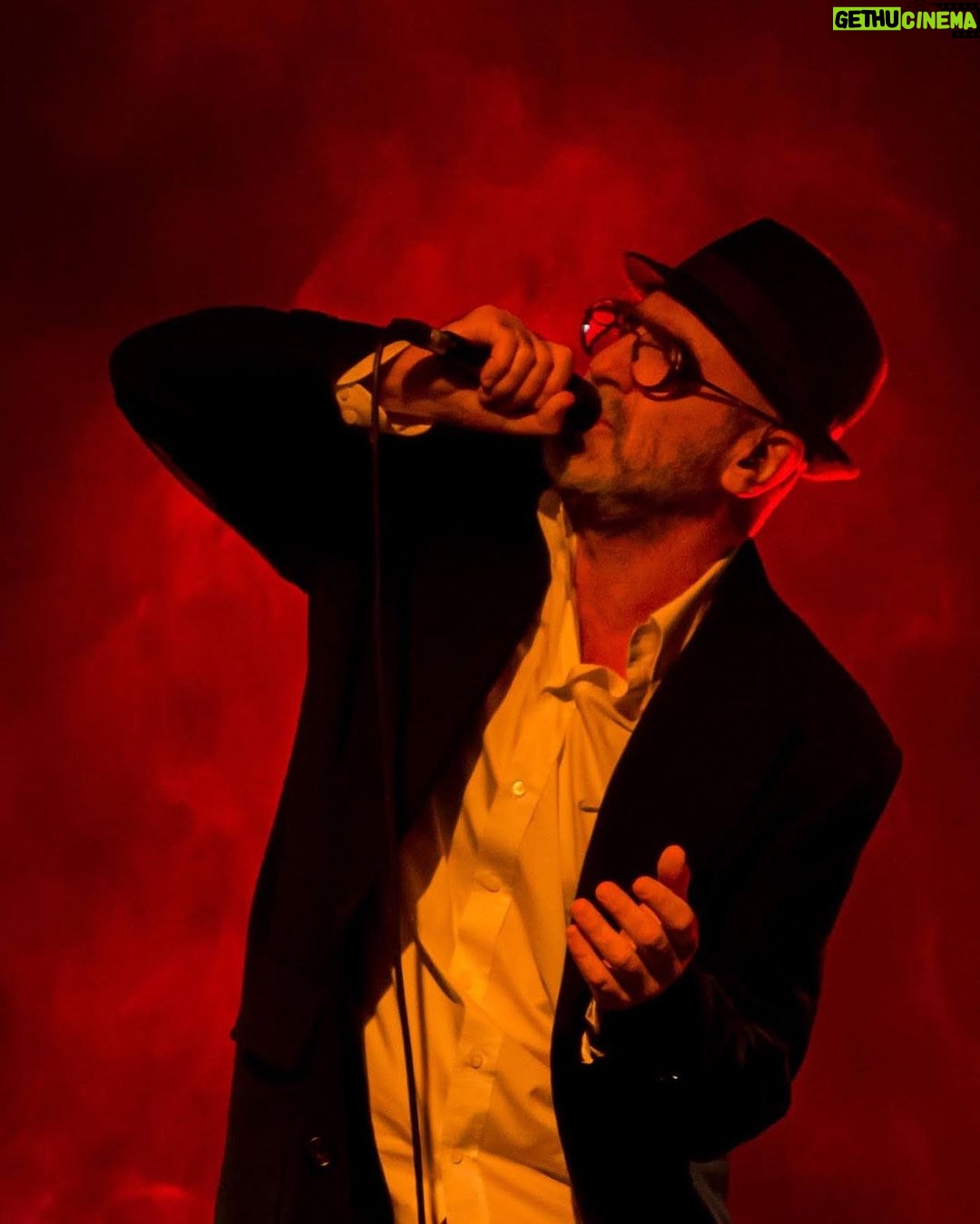 Éric Cantona Instagram - Merci Lyon ❤️ See you Tuesday in Geneva @live_side_webzine @jeffassy @julienperraudeau @clarissefieurgant @alainlalala @bleucitronproductions