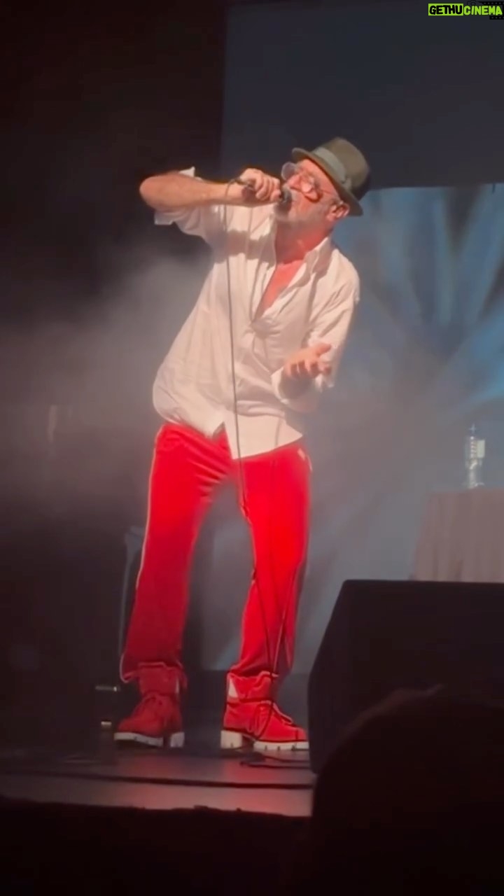 Éric Cantona Instagram - Thank you Manchester, London and Dublin ❤️ À vendredi et samedi à Lyon @jeffassy @julienperraudeau @clarissefieurgant @alainlalala @bleucitronproductions