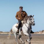Éric Cantona Instagram - Ce soir sur France 3 à 21h00 « le voyageur 2» Comme on est confiné, autant s’évader en Camargue!!! This evening on France 3 at 9pm « the traveler 2 »