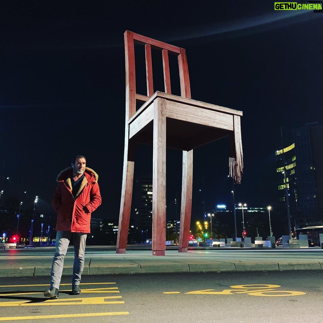 Éric Cantona Instagram - A chair for my ego!