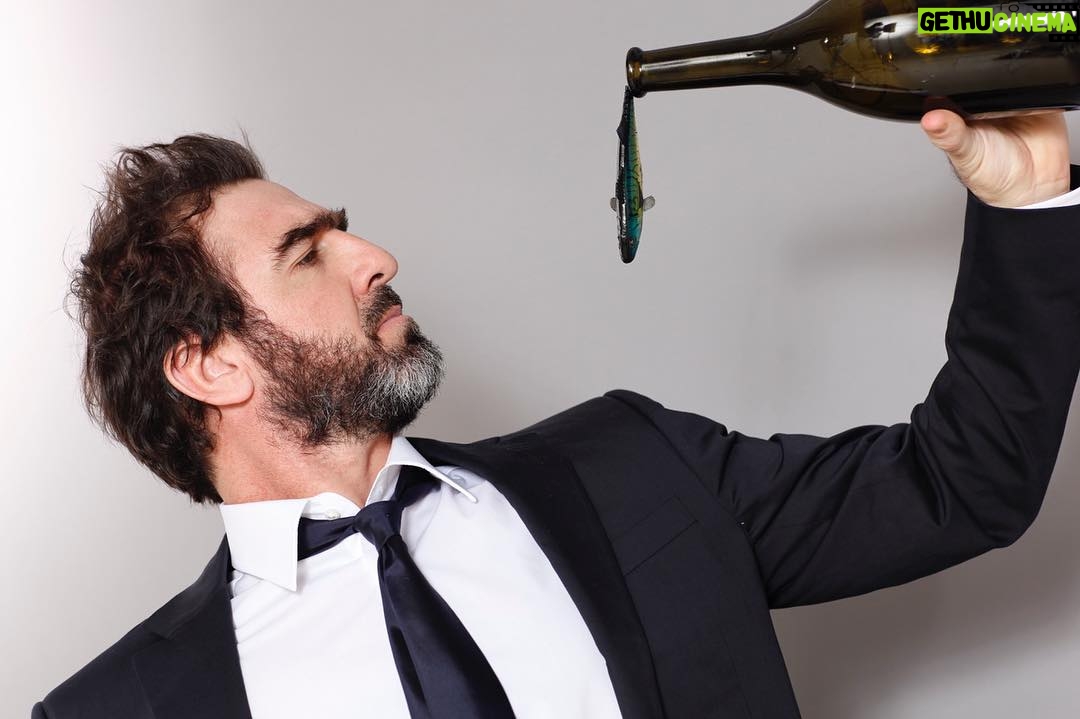 Éric Cantona Instagram - Everything I drink, I scarf down, like life and it’s words @richardaujard