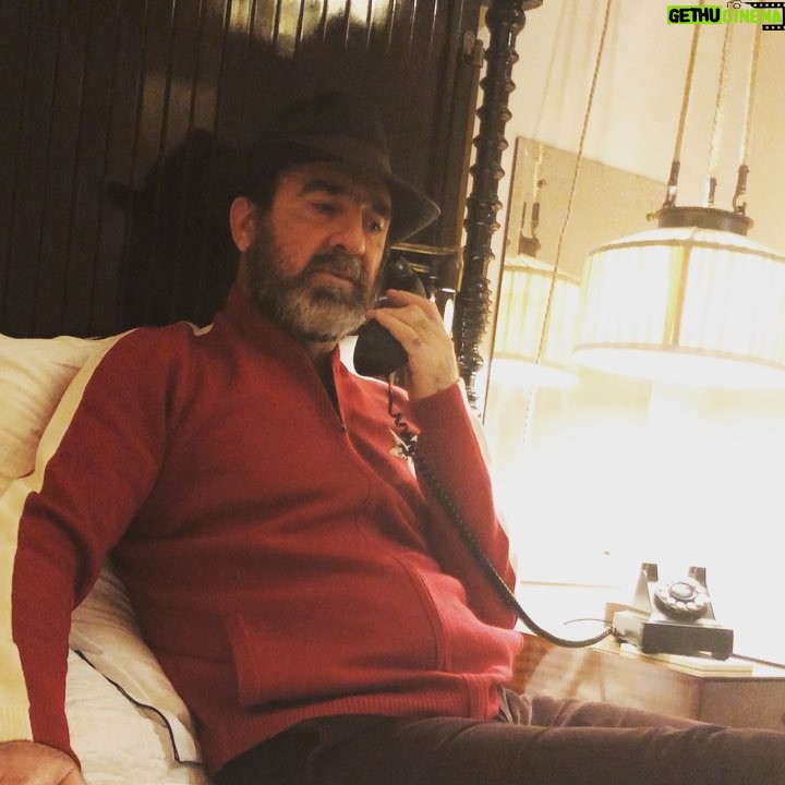 Éric Cantona Instagram - May I speak to the legends #johnlennon