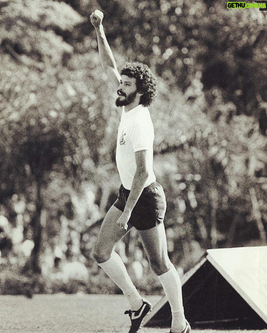 Éric Cantona Instagram - Corinthians democracy #socrates #brazilianelections