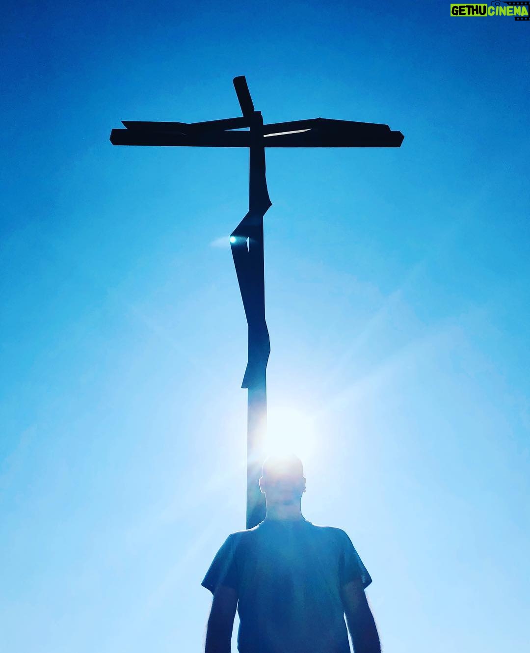 Éric Cantona Instagram - Light my fire #fatimaportugal