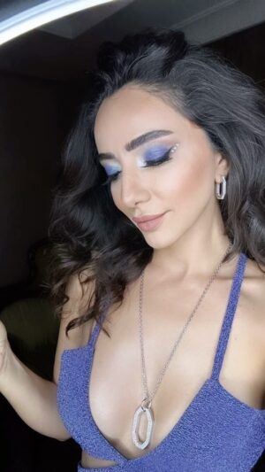Öykü Gürman Instagram - Gün senin günün. 🧿🦋💫

#konser #kulis #kıbrıs #bodrum #müzik #meritliman @limancasinobymerit 

Styling : @ozgemerve1 
Tulum : @jusdepommesofficial 
Saç & Makyak : @fable_hair_saloon 
Aksesuar : @swarovski