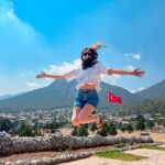 Öykü Gürman Instagram – #pozantısevdalısı bir öykü bırakıyorum buraya. #storydekalmasıncılık🌟 #photographedby 📸 @umutturan_ #mutluluktanuçuyordu