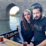 Öykü Gürman Instagram - Severek,sevilerek kıymet bulmak ne güzel. Ömrün hep sağlıkla,güzelliklerle, mutluluklarla geçsin dilerim. Dualarım seninle. İyi ki varsın🙏🏼❤️ can yoldaşım,arkadaşım, dostum, sevgilim,ruh eşim doğumgünün kutlu olsun,herşey gönlünce olsun. Allah yolunu açık etsin daima… @fatihicmeli 🙏🏼🧿💃🏻🎈🖤❤️ #maşallah seni çok seviyorum😘 #nisan28 #doğumgünü #happybirthday 🎁🎂🥳 #fatihicmeli