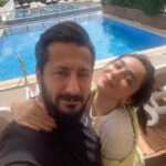 Öykü Gürman Instagram - Severek,sevilerek kıymet bulmak ne güzel. Ömrün hep sağlıkla,güzelliklerle, mutluluklarla geçsin dilerim. Dualarım seninle. İyi ki varsın🙏🏼❤️ can yoldaşım,arkadaşım, dostum, sevgilim,ruh eşim doğumgünün kutlu olsun,herşey gönlünce olsun. Allah yolunu açık etsin daima… @fatihicmeli 🙏🏼🧿💃🏻🎈🖤❤️ #maşallah seni çok seviyorum😘 #nisan28 #doğumgünü #happybirthday 🎁🎂🥳 #fatihicmeli