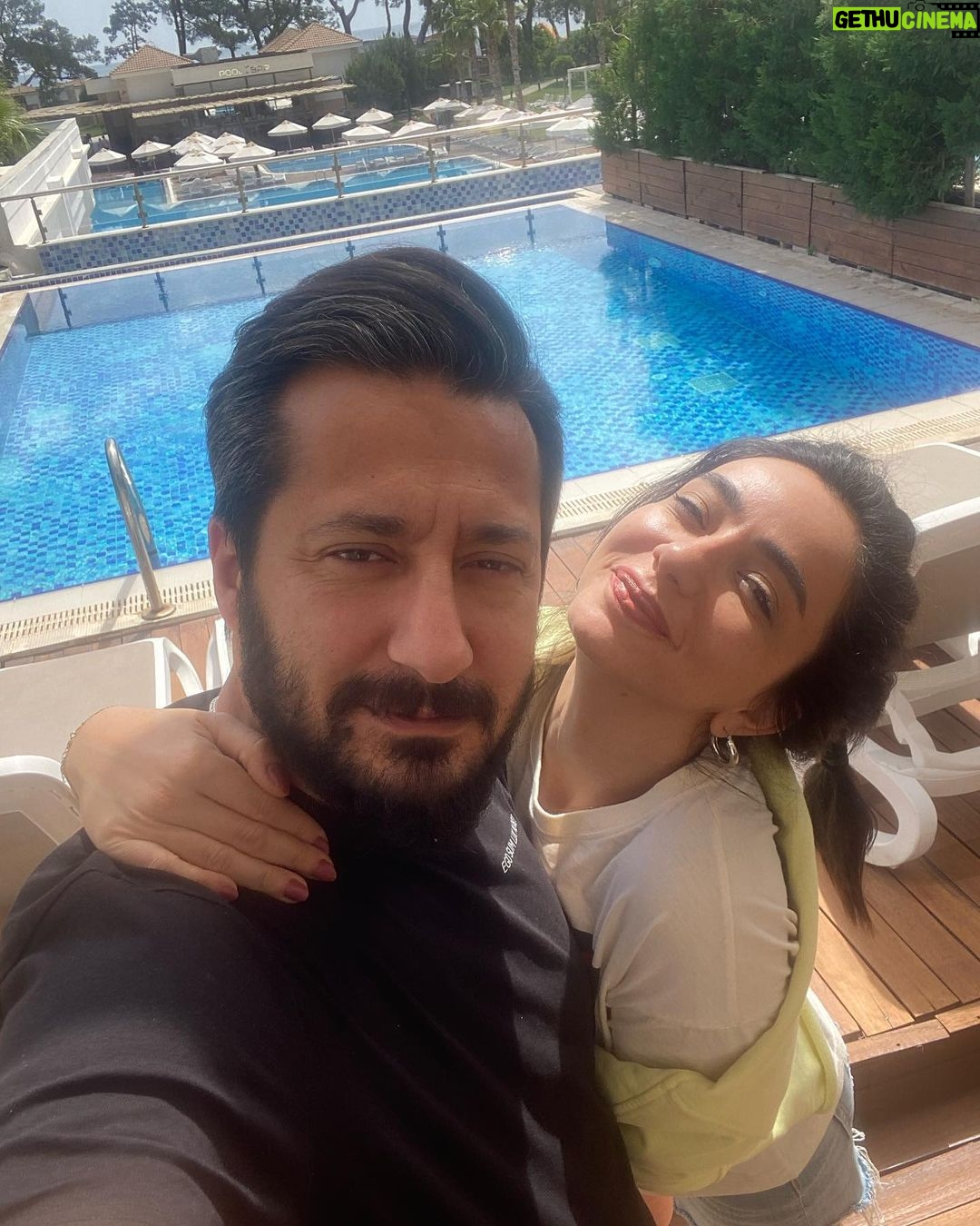 Öykü Gürman - 64.9K Likes - Severek,sevilerek kıymet bulmak ne güzel. Ömrün hep sağlıkla,güzelliklerle,
mutluluklarla geçsin dilerim. Dualarım seninle. İyi ki varsın🙏🏼❤️ can yoldaşım,arkadaşım, dostum, sevgilim,ruh eşim doğumgünün kutlu olsun,herşey gönlünce olsun. Allah yolunu açık etsin daima… @fatihicmeli
🙏🏼🧿💃🏻🎈🖤❤️ #maşallah
seni çok seviyorum😘 #nisan28 #doğumgünü #happybirthday 🎁🎂🥳 #fatihicmeli
