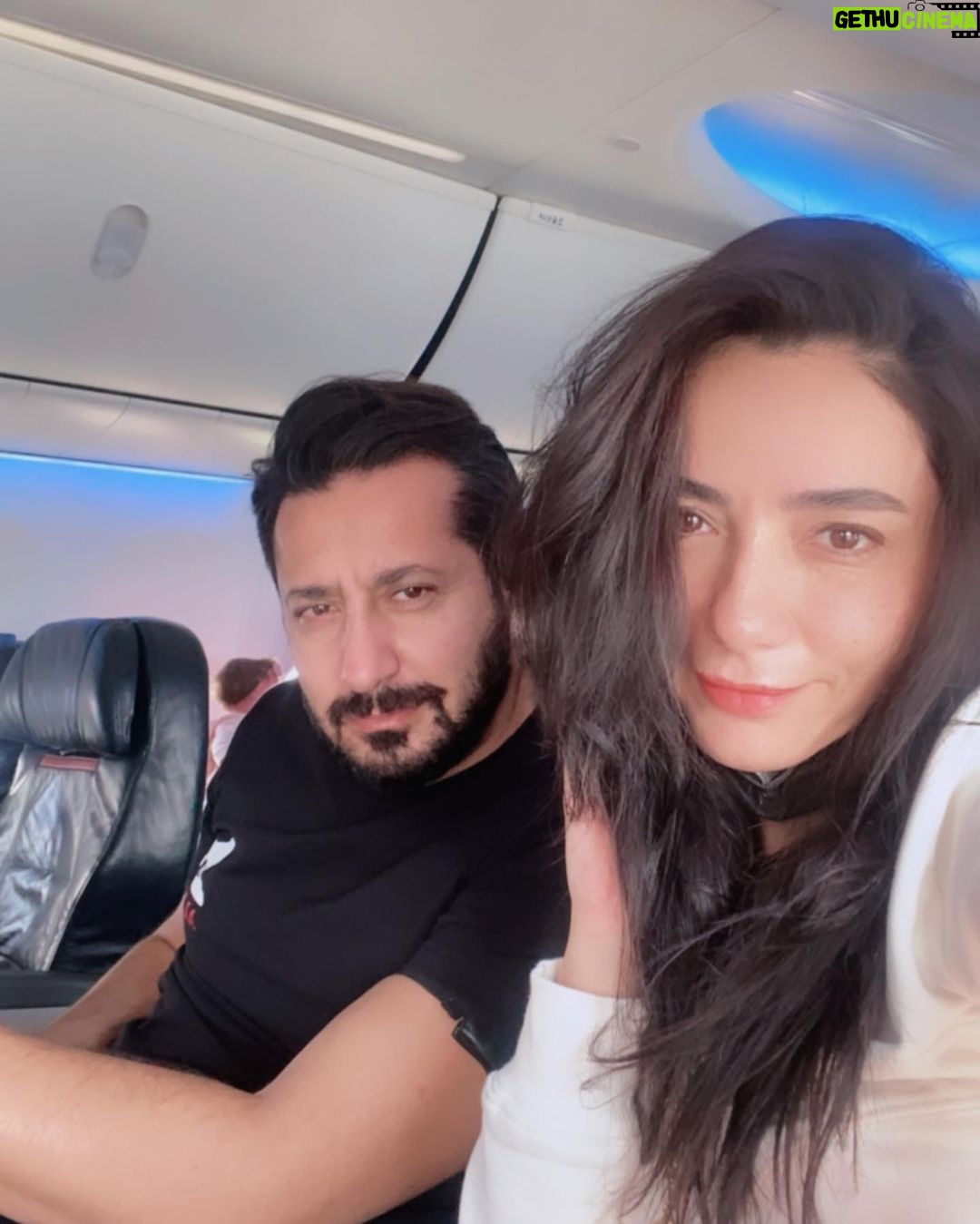 Öykü Gürman - 64.9K Likes - Severek,sevilerek kıymet bulmak ne güzel. Ömrün hep sağlıkla,güzelliklerle,
mutluluklarla geçsin dilerim. Dualarım seninle. İyi ki varsın🙏🏼❤️ can yoldaşım,arkadaşım, dostum, sevgilim,ruh eşim doğumgünün kutlu olsun,herşey gönlünce olsun. Allah yolunu açık etsin daima… @fatihicmeli
🙏🏼🧿💃🏻🎈🖤❤️ #maşallah
seni çok seviyorum😘 #nisan28 #doğumgünü #happybirthday 🎁🎂🥳 #fatihicmeli