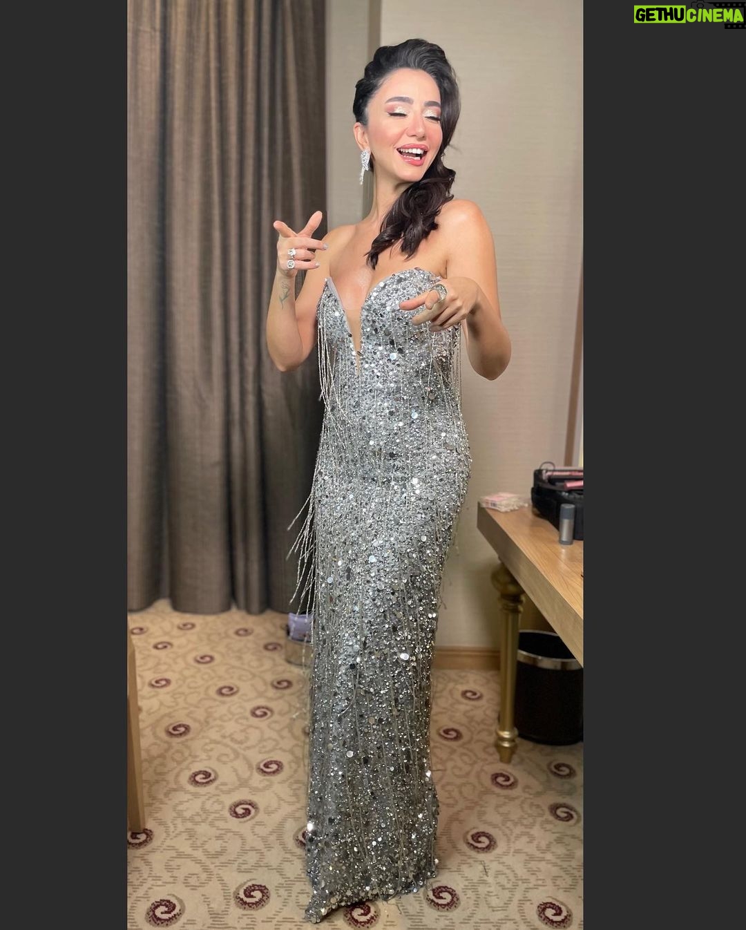 Öykü Gürman - 30.5K Likes - #yeniyıl #happynewyear #2023
#sahne #konser sağlıklı,huzurlu,bereketli,şahane bir yıl olsun hepimiz için🎄💃🏻❤️🙏🏼🙌🏼🧿😌👑💫 müzisyen arkadaşlarıma, ekibime sevgili menajerim @10uroz Onur Özkan’a , güzel kalplim @tuuubiiis Tuğba’ya, emeği geçen herkese çok teşekkür ederim❤️🙏🏼💃🏻🙌🏼 #mutluyıllar🎉 ❤️🎄💃🏻😘🙏🏼
Elbise : @hasanaltin_official
Saç: @g.r.k.m_you
Makyaj: @afyonmakeupartist Gamze❤️
@canboz_makeup @cemcolak.hair_designer @mustin_makeupartist
Fotoğraf: @gokhanbursalioglu