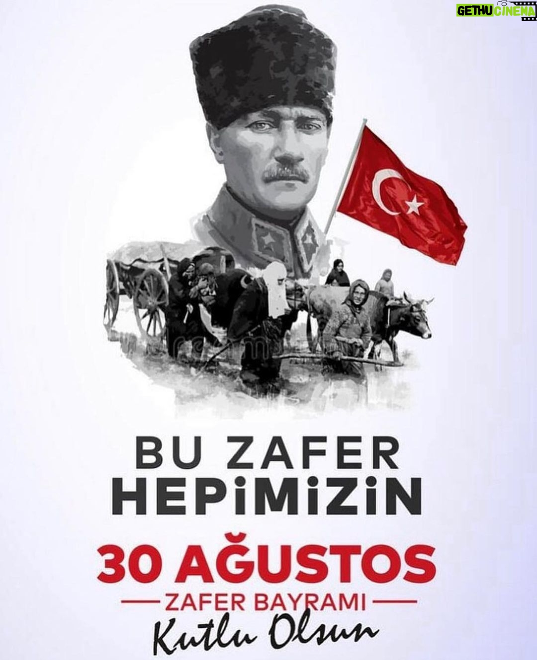Öykü Gürman Instagram - #30ağustoszaferbayramımızkutluolsun🇹🇷🇹🇷🇹🇷 #mustafakemalatatürk #atatürk