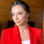 Öykü Gürman Instagram – #makeup #hair #ladyinred #sahne #konser #hazırlık ✈️✈️✈️❣️#red #white #flying #turkishairlines #musicmakesthepeoplecometogether 

@tugbagazanfer 💄
@batuhangelislihairstudio 💇🏻‍♀️
@ibrahimyigitalphair 
@batuhangelisli

#turkishairlines @turkishairlines