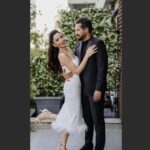Öykü Gürman Instagram - Güzel dilekleriniz,mesajlarınız için çok teşekkür ederiz. #mutlulukpaylaştıkçaçoğalır #çokşükür #aileherşeydir❤️ @fatihicmeli @10uroz @tuuubiiis Fotoğraf: @nilgunkara Makyaj: @tugbagazanfer Saç: @batuhangelislihairstudio @cerengavasoglu Elbise : @davetcokelbisemyok Ayakkabı: @lutvelizade_ Takılar:@gulsahaydinaccessories