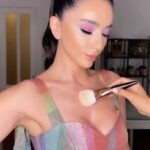 Öykü Gürman Instagram - Kostüm: @hasanaltin_official 💫 Makyaj: @tugbagazanfer 🦄 Saç: @batuhangelislihairstudio @ibrahimyigitalphair 🌸 #unicorn #rainbow #colorful #sahne #müzik #konser #eglence