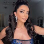 Öykü Gürman Instagram - Dün akşam bizi @uluortarestaurant sahnesinde yalnız bırakmayan tüm dostlara teşekkür ederiz. Ekip olarak çok keyif aldığımız,eğlendiğimiz bir sahne oldu. Her zaman iyi şarkılarla,tutkuyla,sevgiyle,iyi niyetle ve aşkla kalmak dileğiyle… #iyikivarsınız❤️ Sevgili @hasanaltin_official ‘ın elbiselerini taşımaktan büyük mutluluk duyuyorum. Sahnede bu kadar rahat, şık ve iyi hissettirdiğin için çok teşekkür ederim altınımmmm 🌟💛💫Fotoğraflar yakında…. Tuğba’cığım makyaj sanatının inceliklerini hissettiğin gibi hayal ettiğinle birleştirdiğin için çok teşekkür ederim cancağzım.Makeup: @tugbagazanfer Batuhan’cığım sen her zaman işinin ehlisin, benim kadar saç takıntısı olan birine bu kadar pratik,rahat ve çok şık tasarımlar yapıp,her defasında hayran bıraktırıyorsun kendine🙏🏼😉😌 Fotoğraflar geliyoooorrrr….. Canlarım, güzellerim @cerengavasoglu @cengizakdumann Hair: @batuhangelislihairstudio @batuhangelisli @10uroz @fatihicmeli