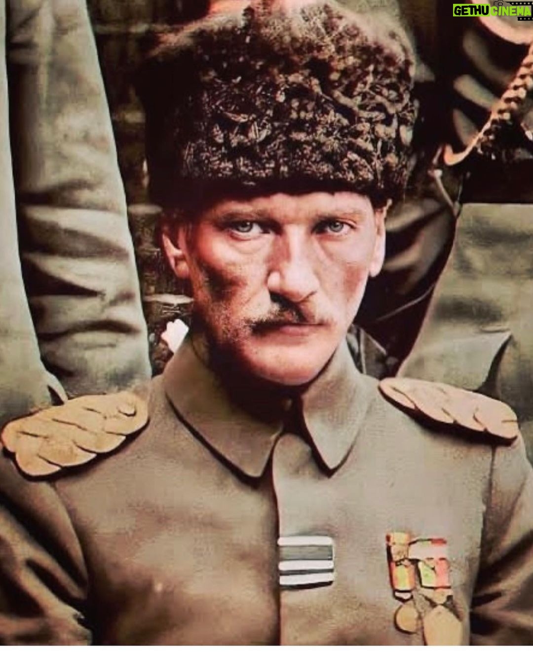 Öykü Gürman Instagram - #30ağustoszaferbayramımızkutluolsun🇹🇷🇹🇷🇹🇷 #mustafakemalatatürk #atatürk