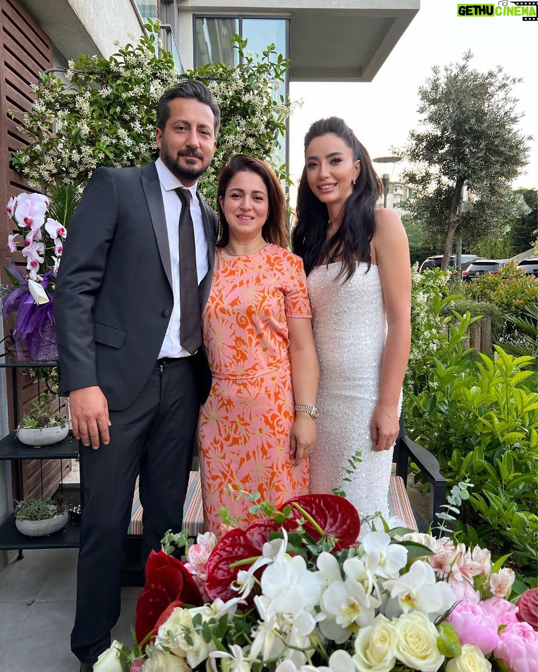 Öykü Gürman - 43.3K Likes - Bu şahane fotoğraflar için teşekkür ederiz canım @nilgunkara ❤️🙏🏼🧿
Ne güzel anlar yaşadık hep birlikte. #aileherşeydir❤️