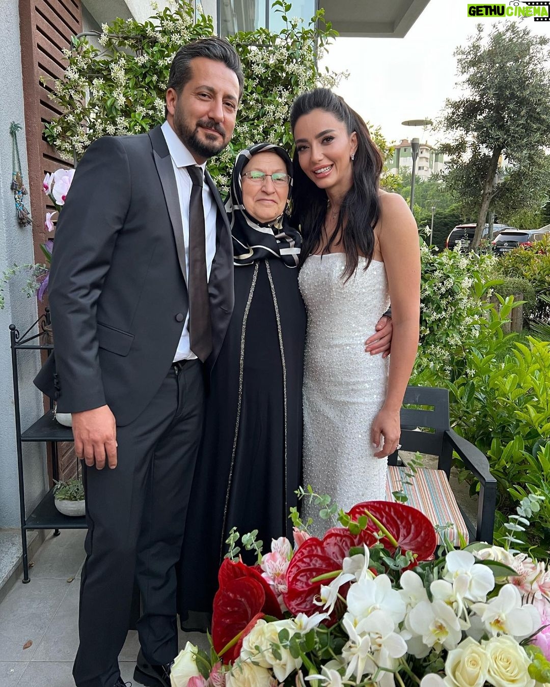 Öykü Gürman - 43.3K Likes - Bu şahane fotoğraflar için teşekkür ederiz canım @nilgunkara ❤️🙏🏼🧿
Ne güzel anlar yaşadık hep birlikte. #aileherşeydir❤️