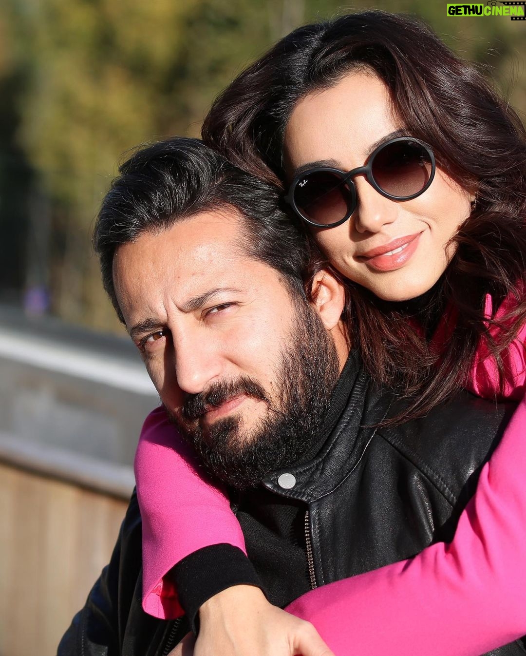 Öykü Gürman - 38.3K Likes - Sevdaya,iyiliğe,aşka,anlayışa,
muhabbete,kavuşmaya,umuda,
saygıya,hayallere dair hangi kelimeler varsa hepsi sende,hepsi bizimledir. Ne mutlu ki; yolcusu olduğumuz bu hayatta seninle herşeyi “paylaşmak”, birlikte bu yolları yürümek ne kadar keyifliymiş. Hissettirdiğin huzur,güven ve mutluluk için teşekkür ederim. Doğumgünün kutlu olsun canım sevdiceğim… #mutluluğundaimolsun dilerim. #hepmutluolalım #sağlıklıolalım #çokşükür🙏 bu özel gecede tüm duaların kabul olsun. #kadirgecesi Yeni yaşında başarı,şans,huzur,mutluluk hep seninle olsun.Seni çok seviyorum❤️ #28nisan #doğumgününkutluolsun @fatihicmeli