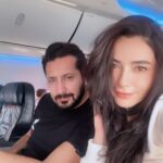 Öykü Gürman Instagram - Sevdaya,iyiliğe,aşka,anlayışa, muhabbete,kavuşmaya,umuda, saygıya,hayallere dair hangi kelimeler varsa hepsi sende,hepsi bizimledir. Ne mutlu ki; yolcusu olduğumuz bu hayatta seninle herşeyi “paylaşmak”, birlikte bu yolları yürümek ne kadar keyifliymiş. Hissettirdiğin huzur,güven ve mutluluk için teşekkür ederim. Doğumgünün kutlu olsun canım sevdiceğim… #mutluluğundaimolsun dilerim. #hepmutluolalım #sağlıklıolalım #çokşükür🙏 bu özel gecede tüm duaların kabul olsun. #kadirgecesi Yeni yaşında başarı,şans,huzur,mutluluk hep seninle olsun.Seni çok seviyorum❤️ #28nisan #doğumgününkutluolsun @fatihicmeli