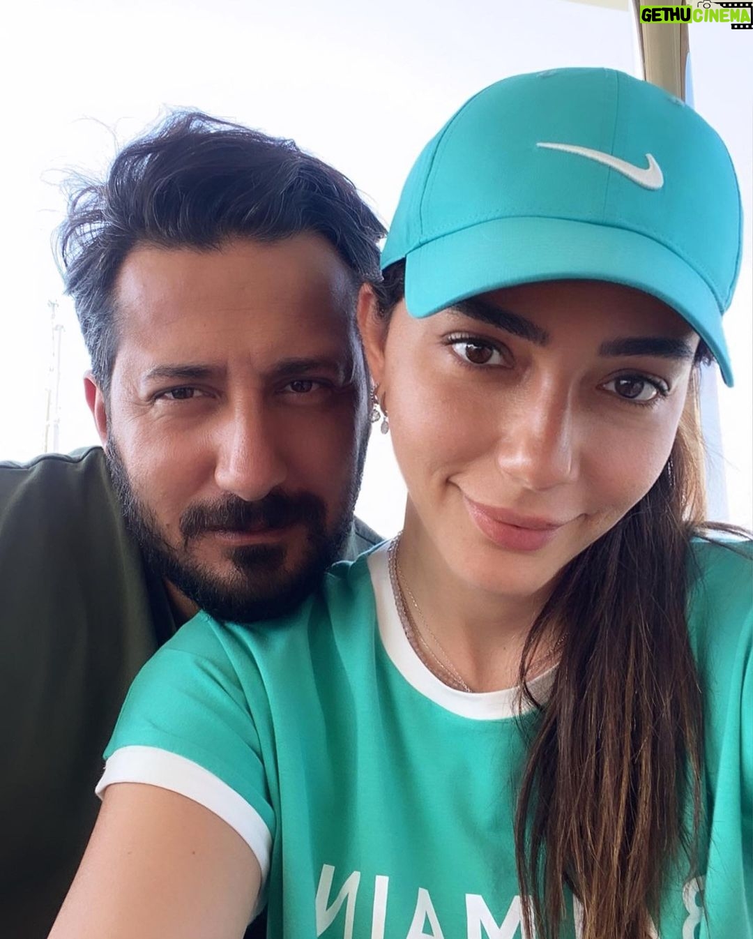 Öykü Gürman - 38.3K Likes - Sevdaya,iyiliğe,aşka,anlayışa,
muhabbete,kavuşmaya,umuda,
saygıya,hayallere dair hangi kelimeler varsa hepsi sende,hepsi bizimledir. Ne mutlu ki; yolcusu olduğumuz bu hayatta seninle herşeyi “paylaşmak”, birlikte bu yolları yürümek ne kadar keyifliymiş. Hissettirdiğin huzur,güven ve mutluluk için teşekkür ederim. Doğumgünün kutlu olsun canım sevdiceğim… #mutluluğundaimolsun dilerim. #hepmutluolalım #sağlıklıolalım #çokşükür🙏 bu özel gecede tüm duaların kabul olsun. #kadirgecesi Yeni yaşında başarı,şans,huzur,mutluluk hep seninle olsun.Seni çok seviyorum❤️ #28nisan #doğumgününkutluolsun @fatihicmeli