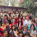 Öykü Gürman Instagram - Türk Kızılayının #sevgimagazasi etkinliğine katıldık. Değerli davetiniz,çalışmalarınız için çok teşekkür ederim. #ruhunuzasağlık Bir milletin ilerlemesindeki temel taş çocuklardır! Çocuklara gereken değeri verirseniz, ilgiyi, şefkati gösterirseniz, onlar da bir gökkuşağı edasıyla geleceği renklendireceklerdir. #kartal #kızılay #23nisanulusalegemenlikveçocukbayramımız #kutluolsun @kizilay @kartalkizilaysube @kizilaykartalkadin @genckizilay34kr sayın @huseyin_ozkull ‘a İstanbul milletvekili Sayın Osman Boyraz’a @osman_boyraz_ @osman__boyraz Anadolu Adalet Sarayı başsavcısı Sn. V. Başak Eryılmaz’a en içten teşekkürlerimle. #iyikikızılayvar #çocukgülersedünyagüler "Çocuklar geleceğimizin güvencesi, yaşama sevincimizdir. Bugünün çocuğunu, yarının büyüğü olarak yetiştirmek hepimizin insanlık görevidir." "Milletin bağrında temiz bir nesil yetişiyor. Bu eseri (Türkiye Cumhuriyeti Devleti) ona bırakacağım ve gözüm arkamda olmayacak.” #mustafakemalatatürk ❤️🇹🇷🇹🇷🇹🇷