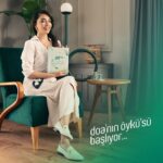 Öykü Gürman Instagram – Tertemiz, pırıl pırıl, %100 yerli bir öykü bizimkisi. Doasında temizlik olanların,
sevdikleri ve çevre için hassas olanların,
temizliğini bitirince kahvesini keyifle
yudumlayanların…
@oykugurman ile“doa’nın öykü’sü”
çok yakında başlıyor, hazır mısınız?
#doatemizlik #temizlikdoasındavar
@medyarestart @huseyndrsn @bernaalagozyaylasi @10uroz @ilayalpgiray @_gizemyavuz @doatemizlik @turker.alagozyaylasi @rana_alagozyaylasi