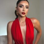 Öykü Gürman Instagram - @oykugurman ‘ı konsere hazırladık 🤍⭐️ Güzelliğini herhangi bir kelime ile sıfatlaştıramıyorum 💐 Sizce nasıl olmuş? Makeup; @candemirkurt #öykügürman #makeupbyme #skinlover Istanbul, Turkey