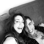 Öykü Karayel Instagram - Ne çok gülmüştük saçlarıma o günü🍃 Seni o kadar çok seviyorum ki bu durum ürememize sebep oldu işte🐣 İyi ki doğdun @canbonomo