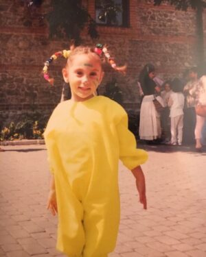 Öykü Karayel Instagram - Ya bu sen misin ben mi @ezgikarayel 🤔neyse koydum artık... #23nisan #canavarkostümü