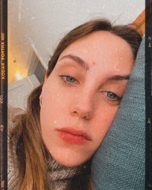 Öykü Karayel Instagram - Loading... 🦦