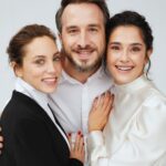 Öykü Karayel Instagram - #familyphoto 🤍 @episodedergi Röportaj: Özlem Özdemir @ozlemozdemir__ Fotoğraf: Ozan Balta: @ozanbalta Styling: Yasemin Eke @yasemineke @porteristanbul Şeyda Sözüer @seydasozuer Saç: İbrahim jr @ibrahim.junior Makyaj: Melis İlkkılıç @melisilkkilic Styling Asistanları: Merve Güreş, Betül Dundar Saç Asistanı: Mehmet İyi Makyaj Asistanı Hidayet Korkmaz Stüdyo: Digioneplus @digioneplus