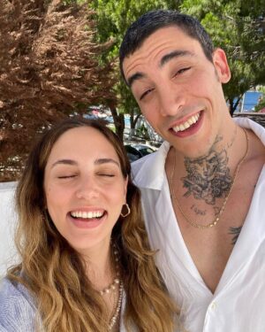 Öykü Karayel Instagram - Can gel, güneşin alnında bayram fotoğrafı çekelim🌞😑 #mutlubayramlar 🍭