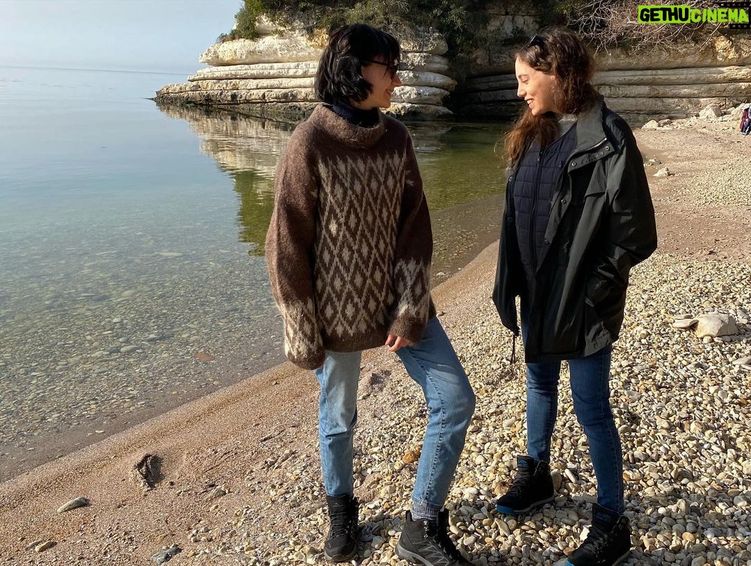 Öykü Karayel Instagram - Bugün benim balımın doğum günü 🍯 Şuna bakar mısınız🥰🥰 @midilayla lav yuu 💛