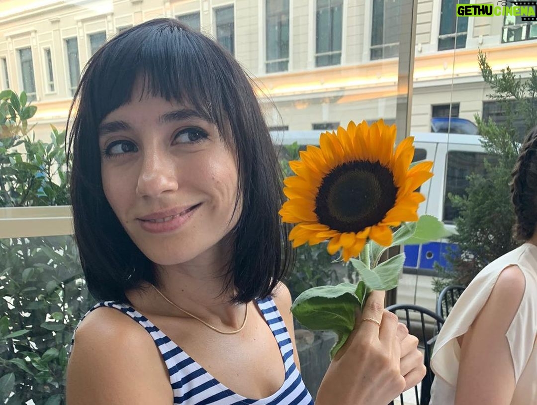 Öykü Karayel Instagram - Bugün benim balımın doğum günü 🍯 Şuna bakar mısınız🥰🥰 @midilayla lav yuu 💛