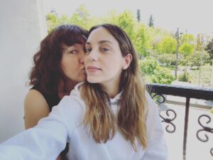 Öykü Karayel Instagram - Anneler günüm kutlu olsun😋 Senin de annişşiim 😜 @yesimkarayel