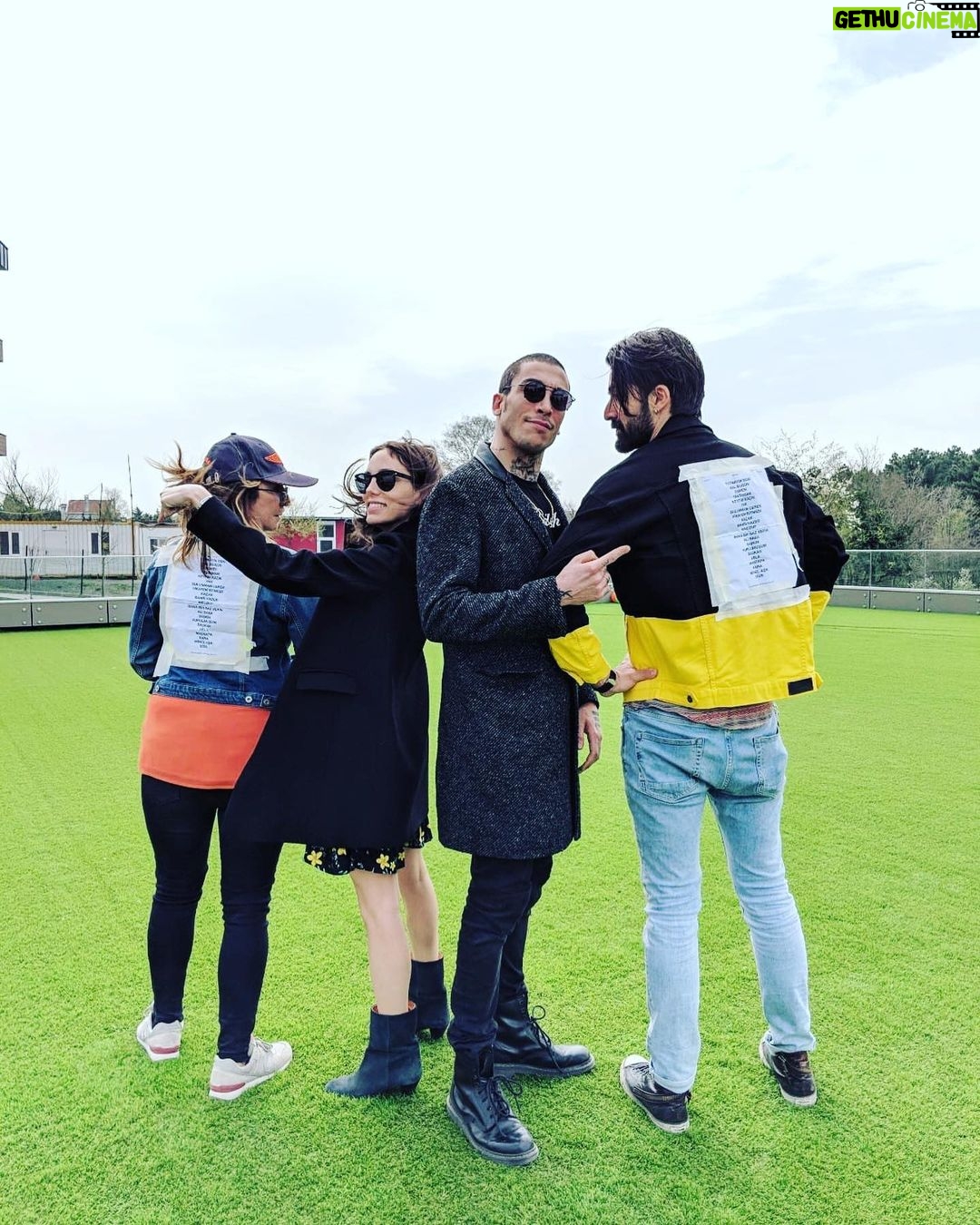 Öykü Karayel Instagram - With Zamanpur family ☺️ fun as always...