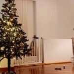 Öykü Karayel Instagram – There is no such joy decorating chirstmas tree with your besties @adadenizsayiner #romanbonomo