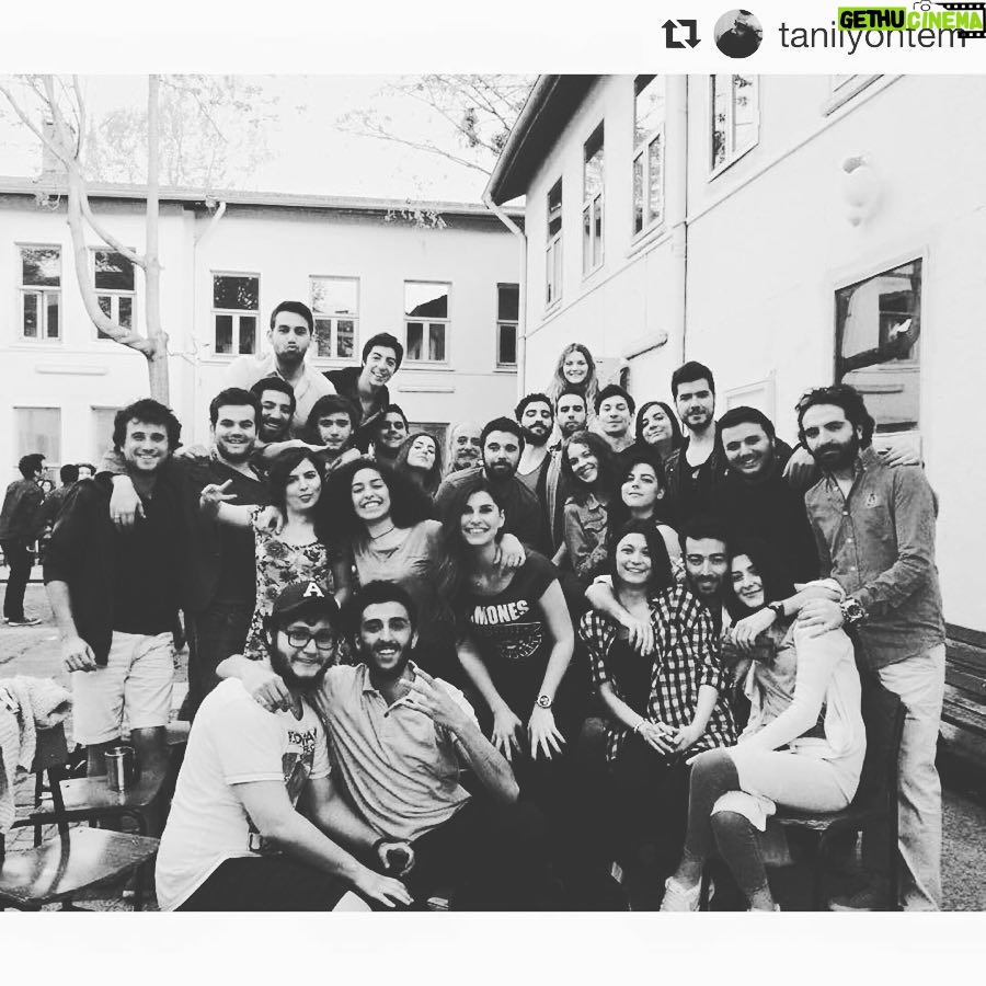 Öykü Karayel Instagram - DOKUNMAYIN karşı okulumuza! #msgsüevindekalsın