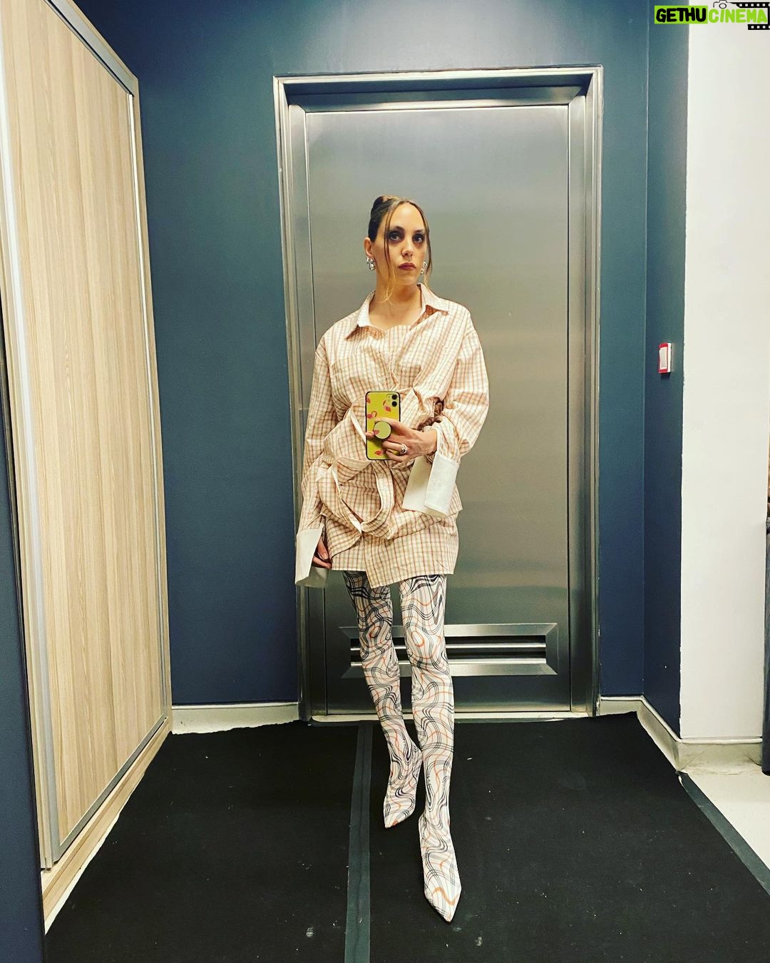 Öykü Karayel Instagram - From the night #ibrahimselimlebugece Wearing @ezgikarayel 🫠