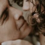Özcan Deniz Instagram – @samar.dadgar Sen,pırıl pırıl akan bir suyun içinde aksime bakarken bulduğum,ömür boyu saklamak istediğim,kusurlarıyla güzel,hissettirdikleri ile özel bir çakıl taşısın Bitanem..
Bi Bitmediler, Bi’de Bitmeyecekler!
Sen onların HAYIR’I değil
Benim EVET’İM sin Bitanem.