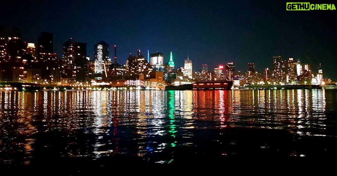 Özcan Deniz Instagram - #newyork #manhattan #night