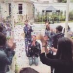 Özcan Deniz Instagram - Evet ben bu gun sabah ezaniyla beraber ankarada,yenidoğan semtinde,bir ahsap evde,tum ailenin kadinlarinin eline dogdum..19 mayis gibi guzel bir gundu..evde annemin acilar icinde dunyaya getirdigi bi cocugum.bu saatten sonra yasayacaklarimdan habersiz oldugum gibi,bu saate kadar yasayacaklarimdan da habersizdim.benim haberim yoktu ama benim icin ayarlanmis,ilahi kudretin bana bagisladigi bi hayat.dolu dolu yasanmiş bir hayat.bu hayatta bana bahşedilen iyi kotu hersey icin sukurler tesekkurler.tum set arkadaslarima yurekten tesekkur ederim bu yuregimi titreten surprizlerinden dolayi..tum guzel dileklerle mesaj atan sevenlere yurekten tesekkurler.