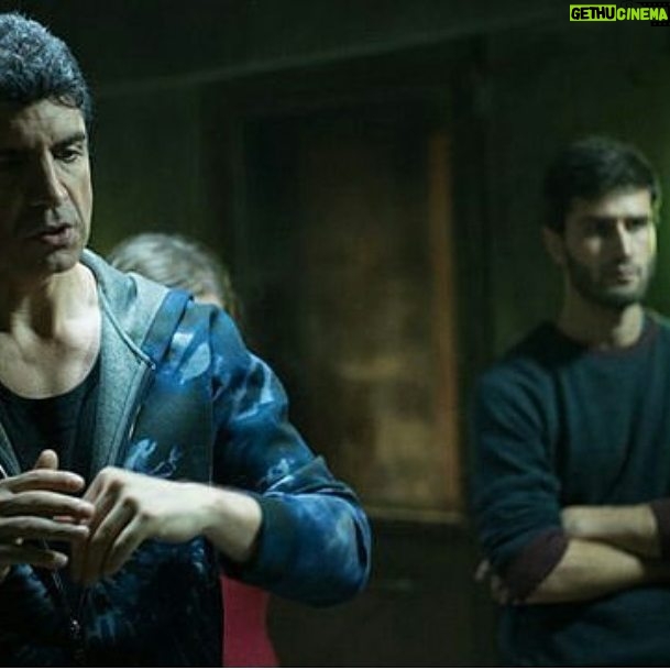 Özcan Deniz Instagram - #otekitaraffilm inden yeni fotolar.filmi merak edenler kimler? #gerilim #sinema #movie @aslienver @meryemuzerlimeryem (merak etmeyin aşkın kralını izleyeceksiniz bu filmde..ama gerilim soslu)