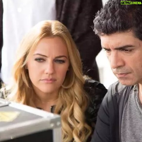 Özcan Deniz Instagram - #otekitaraffilm inden yeni fotolar.filmi merak edenler kimler? #gerilim #sinema #movie @aslienver @meryemuzerlimeryem (merak etmeyin aşkın kralını izleyeceksiniz bu filmde..ama gerilim soslu)