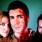 Özcan Deniz Instagram - #otekitaraf #otekitaraffilm bu fotograf sette cektigim bir selfidir afis sanmayin!OTEKI TARAF filmi turk sinemasinin uzun suredir icine sıkıştıgı,tür ve farklı içerik sıkıntısını aşmaya calisan filmlerden biri.genel hakimiyetin kolay anlaşılır,birbirinin benzeri komedi filmlerinin oldugu turk sinemasinda bu turun(gerilim,gizem,ask)seyircisinin olusmasi gerektigini dusunenlerdenim.polisiye,epik hikayeler,Ezanla ve Ayetlerle korkutmanin otesine gecebilen korku ve gerilim filmleri,tiyatral oyunculuklardan kurtulmus tarihi kisiliklerin hikayeleri ve politik filmler cekilebilmeli artik..evet cekiliyor fakat istenileni yakalayabilecek gercekcilikten,sinema duygusundan yoksun cekiliyor.bu turleri deneyen yonetmen ve yapimcilarin cesaretlenmesi icin seyircinin tatmin edilmesi gereklidir..yoksa turk sinemasinin yilda 50 milyon gibi sacma bir sayidan kurtulması olanaksizdir.ciddi vergi ve istihdam alani olan #sinema ancak İÇERİK ZENGINLIGI ile buyuye bilir..OTEKI TARAF guclu cast i ve cozulemeyen gizemli hikayesi ile buna hizmet etmeyi amaclayan bir film.orijinal hikayesinin neredeyse yuzde 70 inin yeniden olusturulup yazildigi film 2017 de seyirciye yep yeni bir icerik sunacaktir..yolu acik olsun.@meryemuzerlimeryem @aslienver