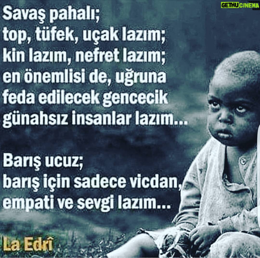 Özcan Deniz Instagram - Zalim insanlarla empati kurdugumda hissettigim tat,su yerine katran icmis olmak gibi birsey..